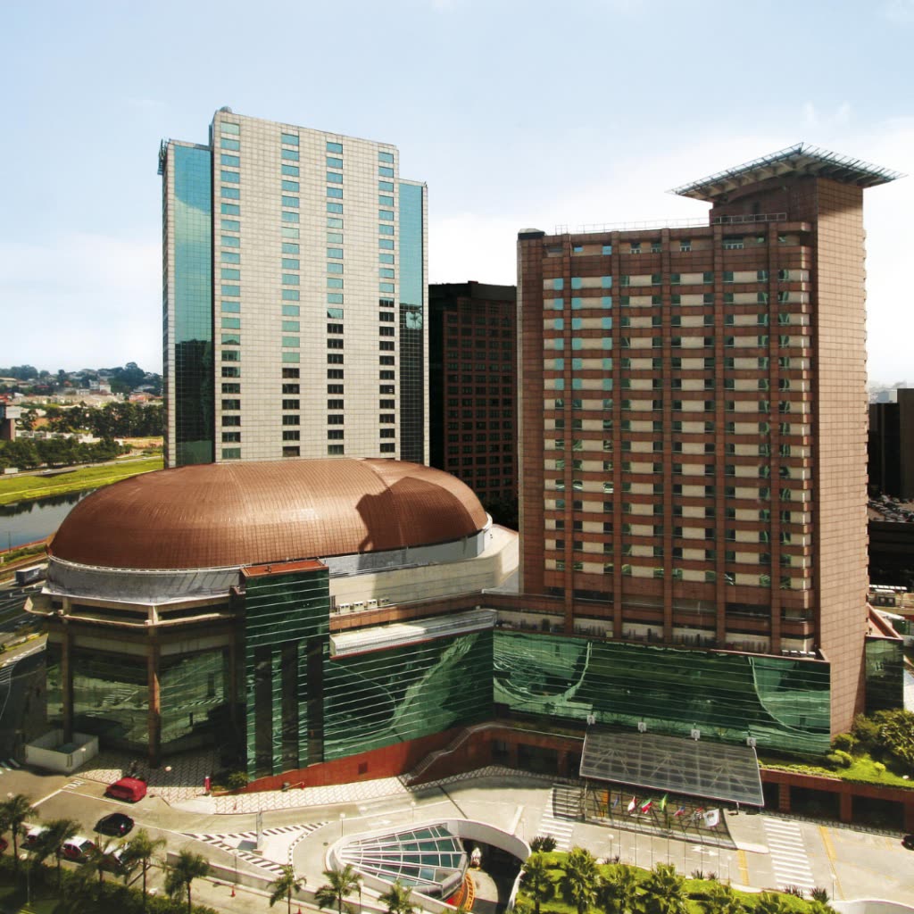 Complexo WTC Events Center, São Paulo — torres e o teatro em cúpula