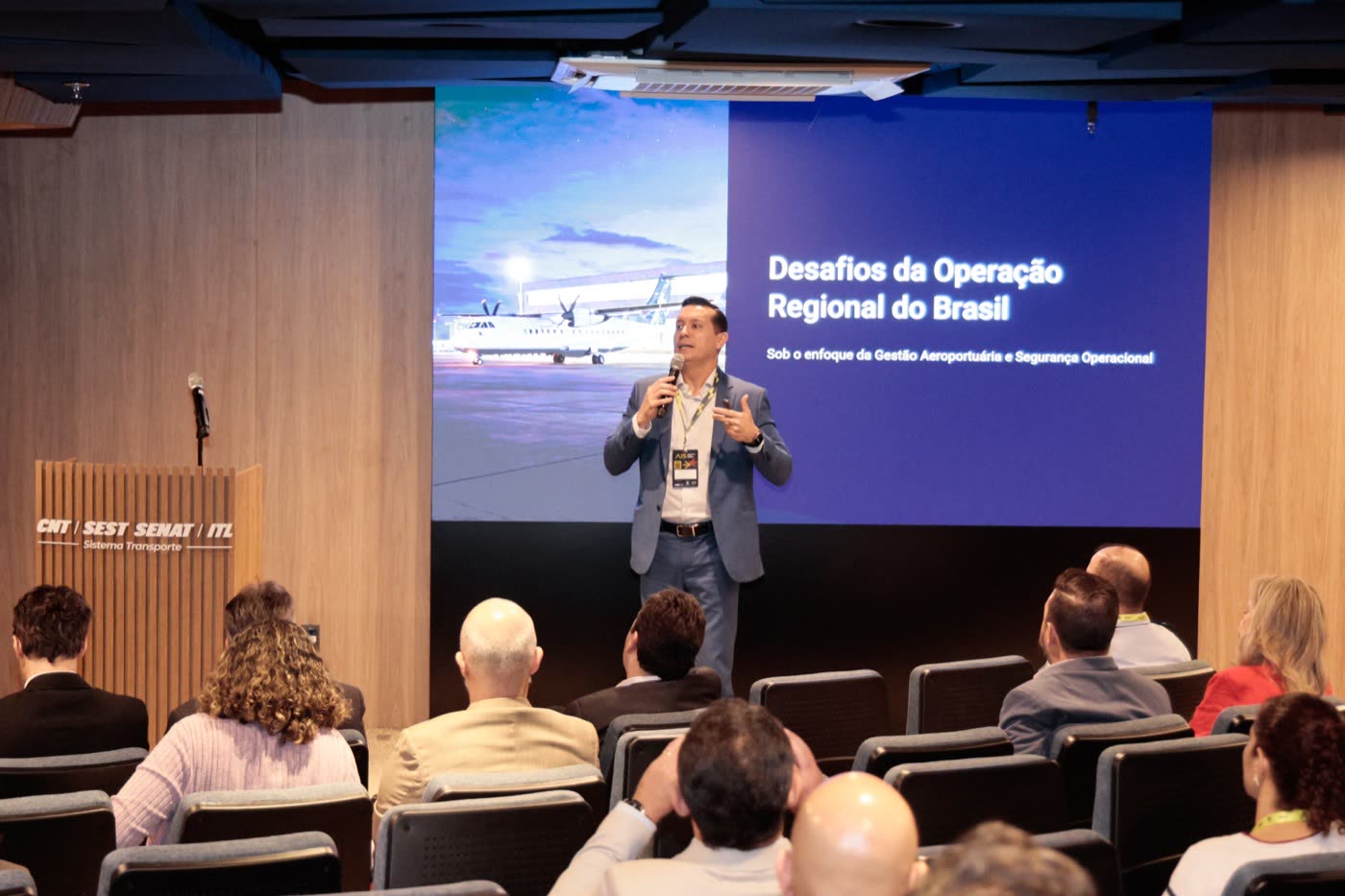 Apresentação no palco da 1ª edição do AIS